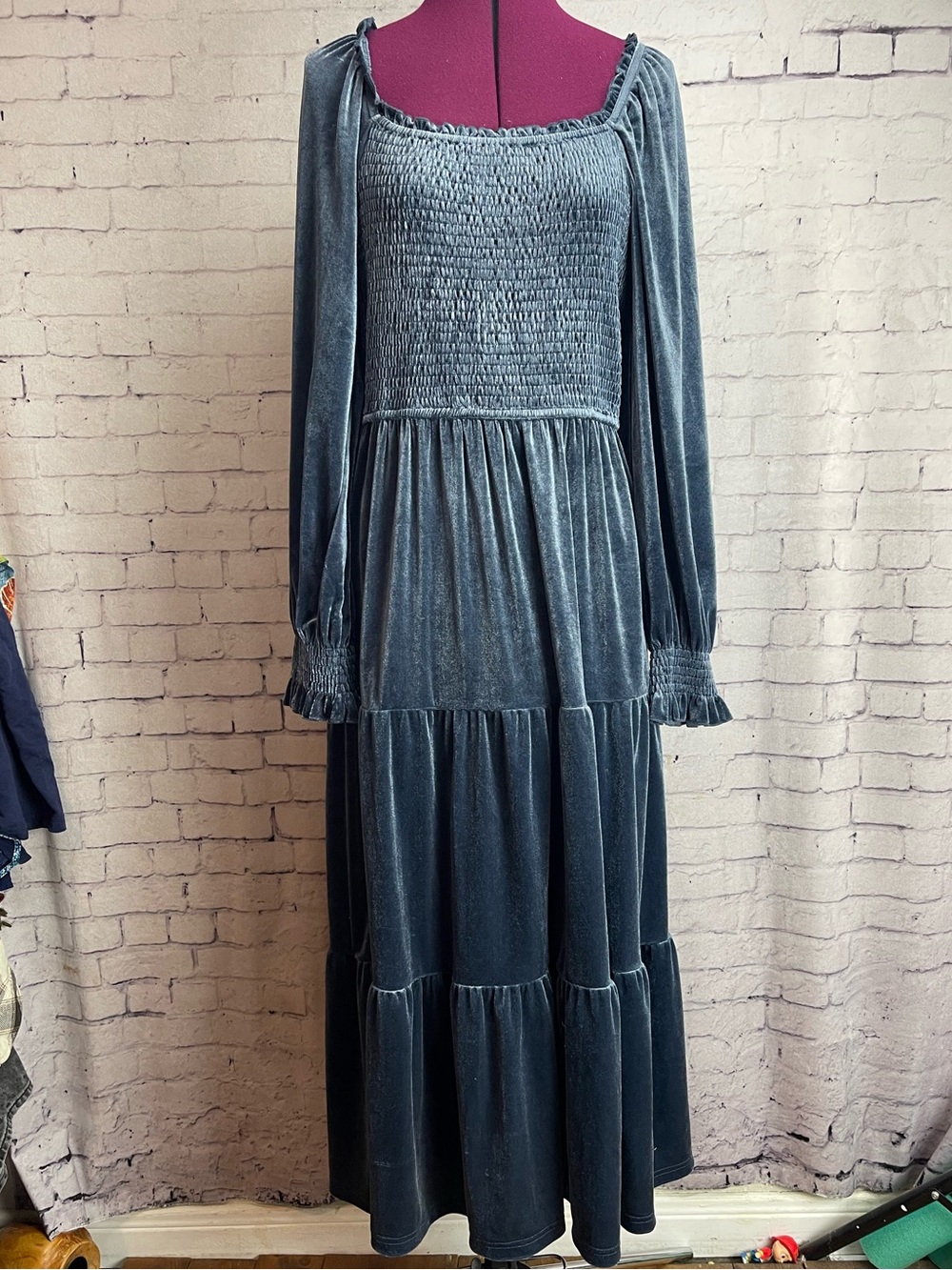 Zesica size large blue velvet long sleeve maxi dress